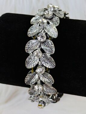 Vintage Aged Silvertone Leaf Stretch Bracelet with Bling Accents